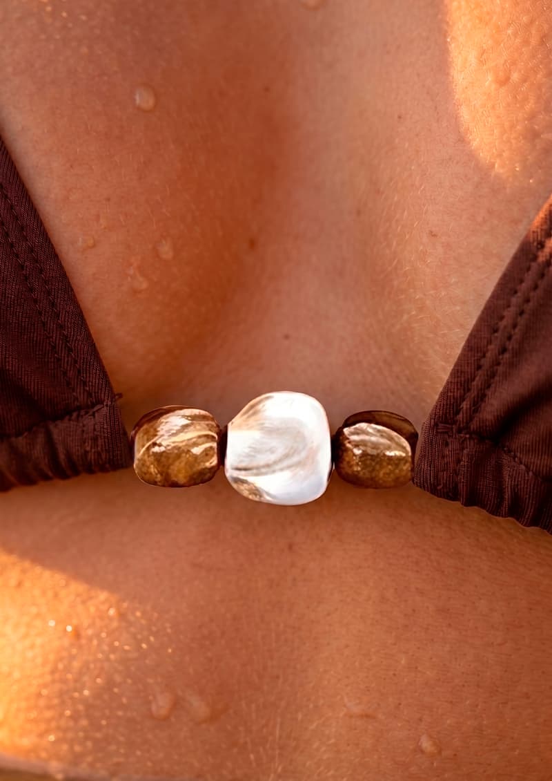 Bikini Amber top triángulo detalle canutillos y tazas removibles - Make You
