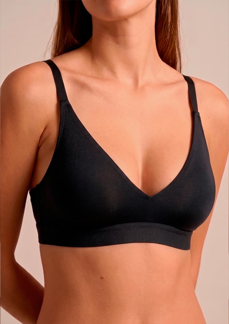 Corpiño triángulo segunda piel negro detalle tazas desmontables sin aro - Make You