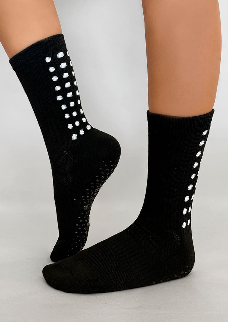 Medias deportivas negras antideslizante unisex modelo 3/4 MK Sport - Marcela Koury